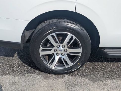 Used 2024 Ford Expedition Limited AWD/4WD image 11