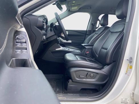 Used 2020 Ford Explorer XLT w/ Equipment Group 202A image 11