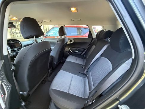 Used 2023 Kia Soul S FWD image 5