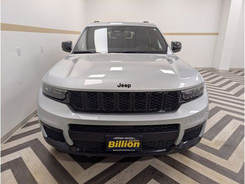 Used 2024 Jeep Grand Cherokee L Laredo image 28