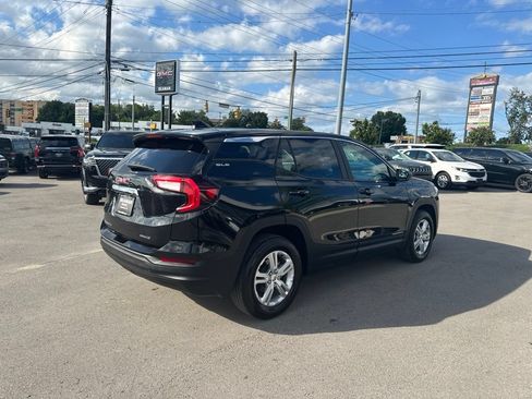 Used 2024 GMC Terrain SLE AWD/4WD image 7