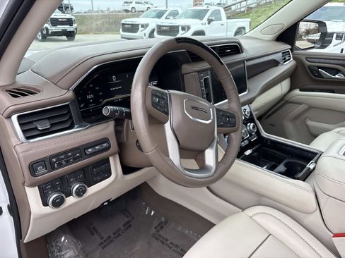 Used 2023 GMC Yukon XL Denali w/ Advanced Technology Package image 17