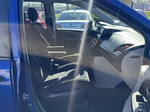 Used 2019 Dodge Grand Caravan SE w/ Mopar Premium Addition Group image 27