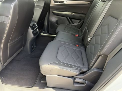 Used 2024 Volkswagen Atlas Cross Sport SE FWD image 29