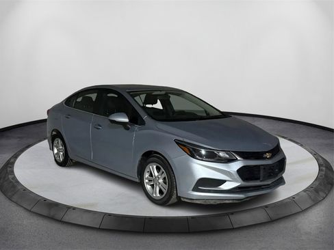 Used 2017 Chevrolet Cruze LT w/ Convenience Package image 3