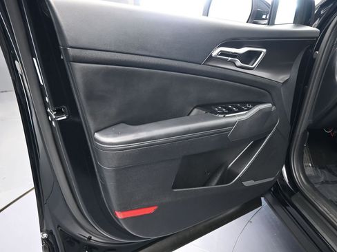 Used 2025 Kia Sportage EX image 16