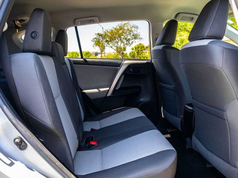 Used 2015 Toyota RAV4 LE FWD image 17