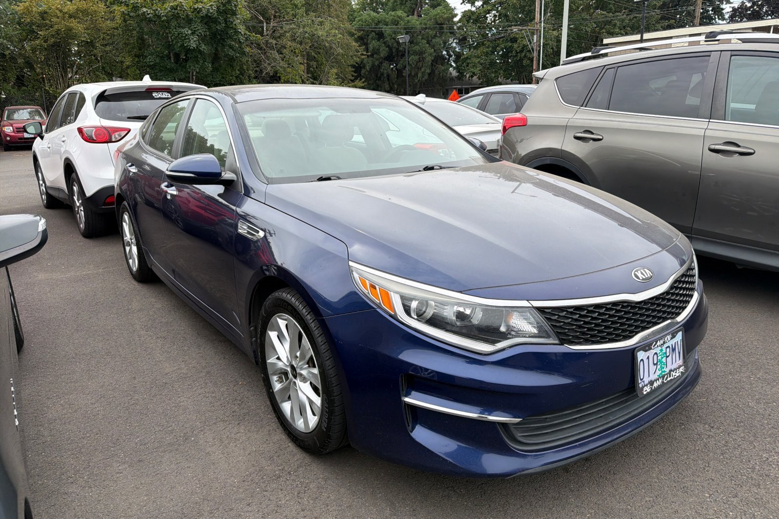 Used 2018 Kia Optima LX w/ 17" Alloy Wheels Package FWD image 2