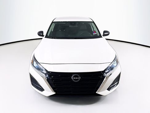 Used 2024 Nissan Altima 2.5 S FWD image 3