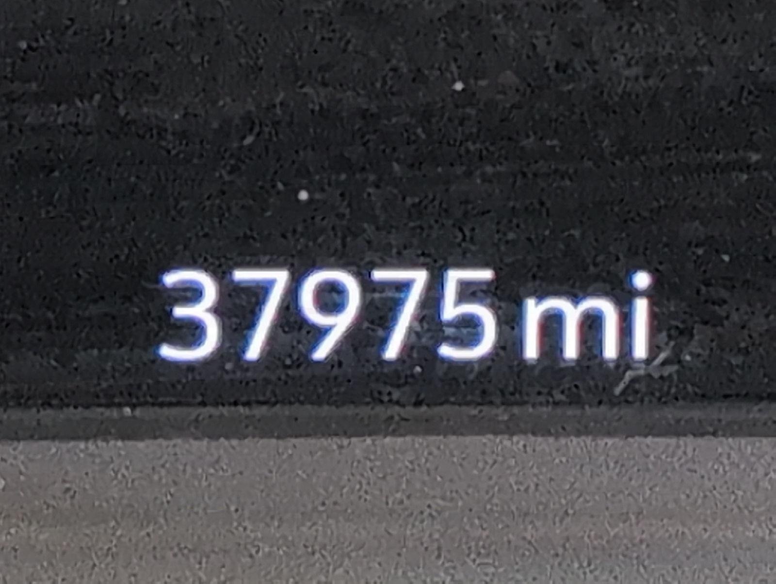 Used 2023 Buick Envision Essence w/ Technology Package I AWD/4WD image 2