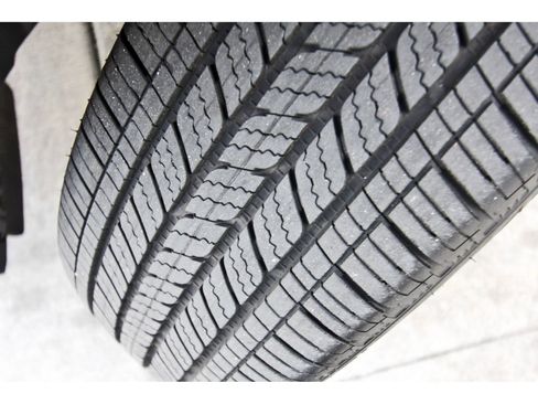 Certified 2025 Nissan Kicks SV image 24