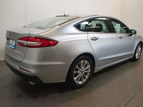 Used 2020 Ford Fusion SE FWD image 4