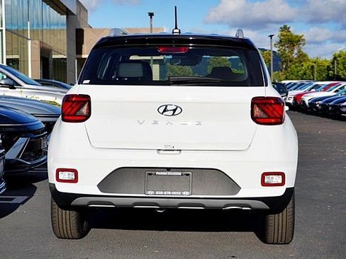 New 2026 Hyundai Venue SEL FWD image 10