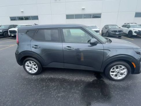 Used 2025 Kia Soul LX w/ LX Technology Package FWD image 3