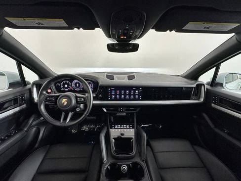 Certified 2025 Porsche Cayenne AWD/4WD image 6