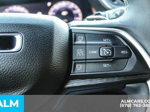 Used 2025 Jeep Grand Cherokee Altitude AWD/4WD image 27