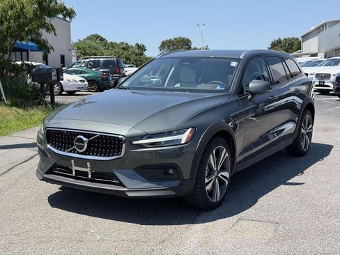 New 2026 Volvo V60 B5 Cross Country Plus w/ Climate Package AWD/4WD image 22