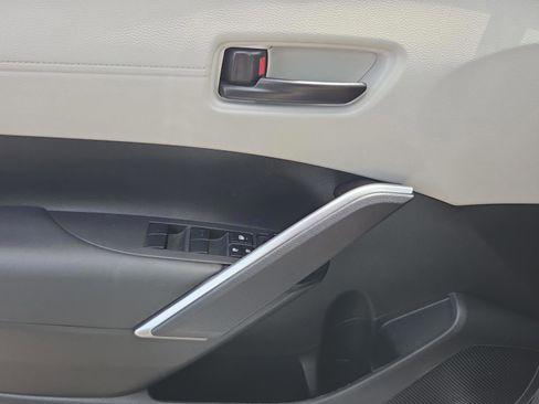 Certified 2024 Toyota Corolla Cross L FWD image 17