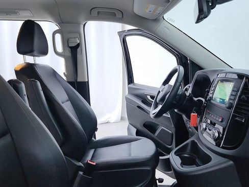 Used 2023 Mercedes-Benz Metris Passenger image 24