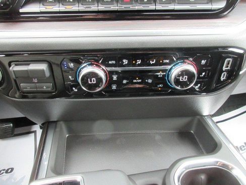 New 2025 GMC Sierra 1500 SLT image 19