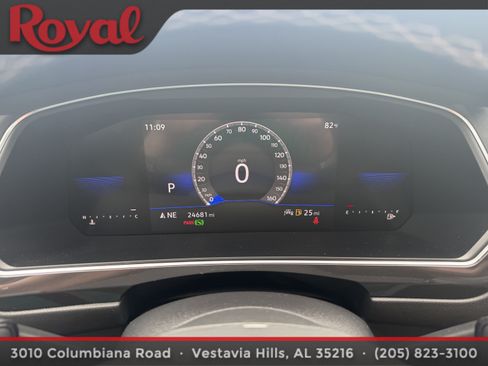 Certified 2023 Volkswagen Tiguan SE FWD image 18