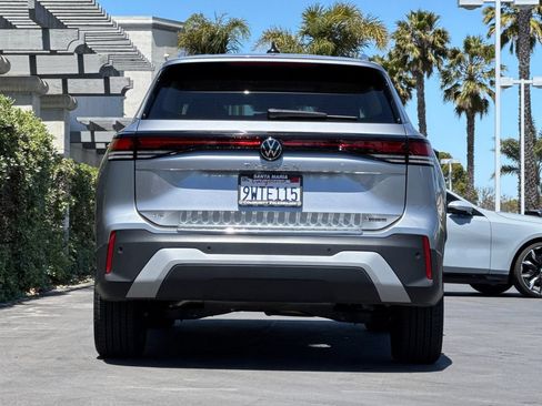 Used 2025 Volkswagen Tiguan SE AWD/4WD image 5