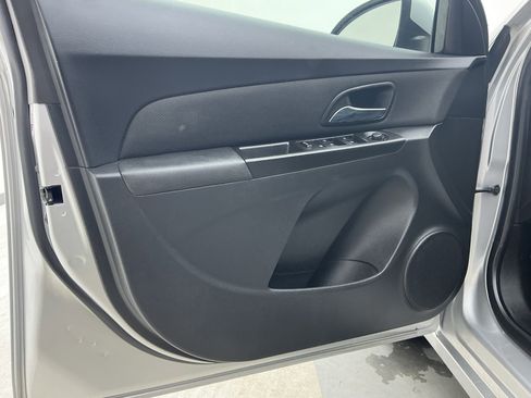 Used 2015 Chevrolet Cruze LT image 15