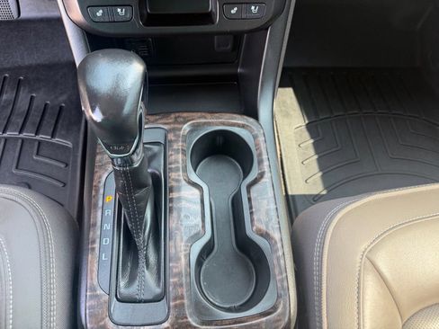 Used 2022 GMC Canyon Denali RWD image 38