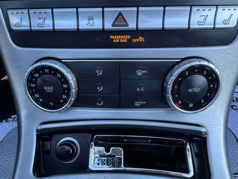 Used 2014 Mercedes-Benz SLK 250 image 32