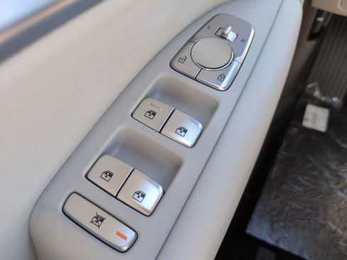 Certified 2025 Genesis G70 2.5T image 17