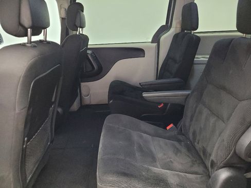 Used 2019 Dodge Grand Caravan SE FWD image 18