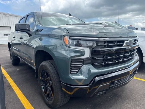 Used 2025 Chevrolet Silverado 1500 LT Trail Boss w/ Dark Appearance Package AWD/4WD image 2