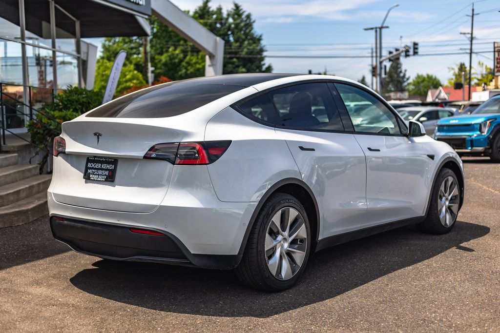 Used 2021 Tesla Model Y Long Range AWD/4WD image 7