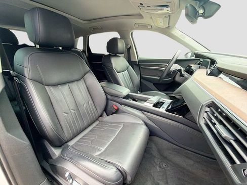 Used 2019 Audi e-tron Prestige image 16