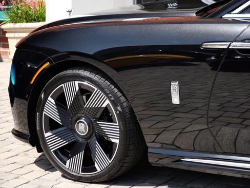 Certified 2025 Rolls-Royce Spectre w/ Spectre Launch Package AWD/4WD image 32