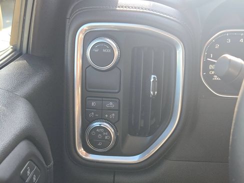 Used 2020 GMC Sierra 1500 SLT RWD image 23
