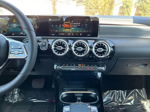 Used 2020 Mercedes-Benz CLA 250 image 15