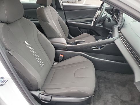 Certified 2025 Hyundai Elantra Sport image 19