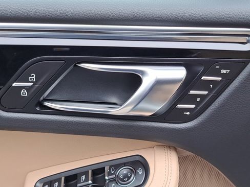 New 2026 Porsche Macan image 27