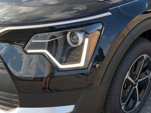 New 2025 Kia Niro EX image 9