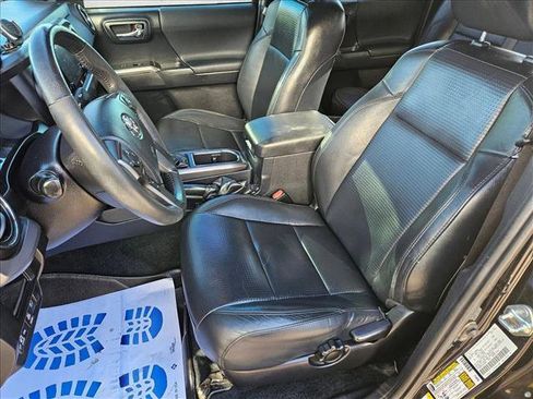 Used 2019 Toyota Tacoma TRD Sport image 16