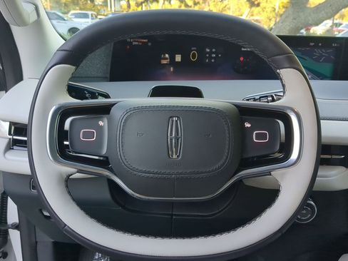 New 2025 Lincoln Navigator Reserve image 13