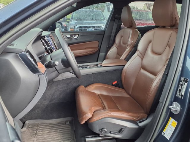 Used 2023 Volvo XC60 B5 Ultimate w/ Protection Package Premier FWD image 13