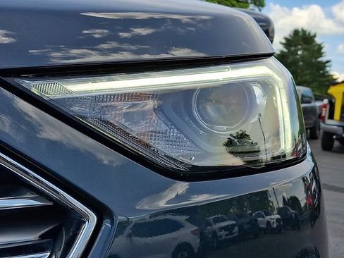 Certified 2022 Ford Edge SEL w/ Convenience Package AWD/4WD image 9