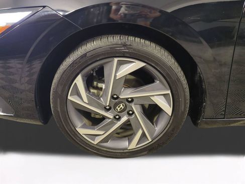 Used 2025 Hyundai Elantra SEL FWD image 11