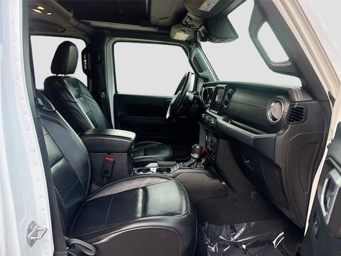 Used 2019 Jeep Wrangler Unlimited Sahara image 29