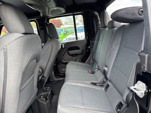 New 2025 Jeep Gladiator Sport image 30