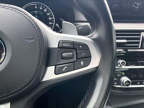 Used 2019 BMW 530e w/ M Sport Package image 24