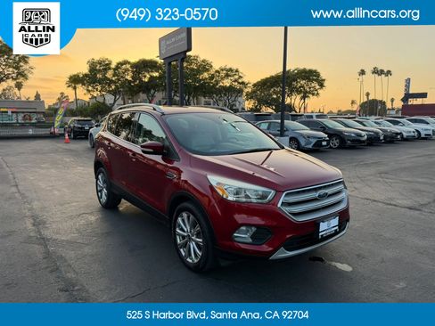Used 2018 Ford Escape Titanium FWD image 3