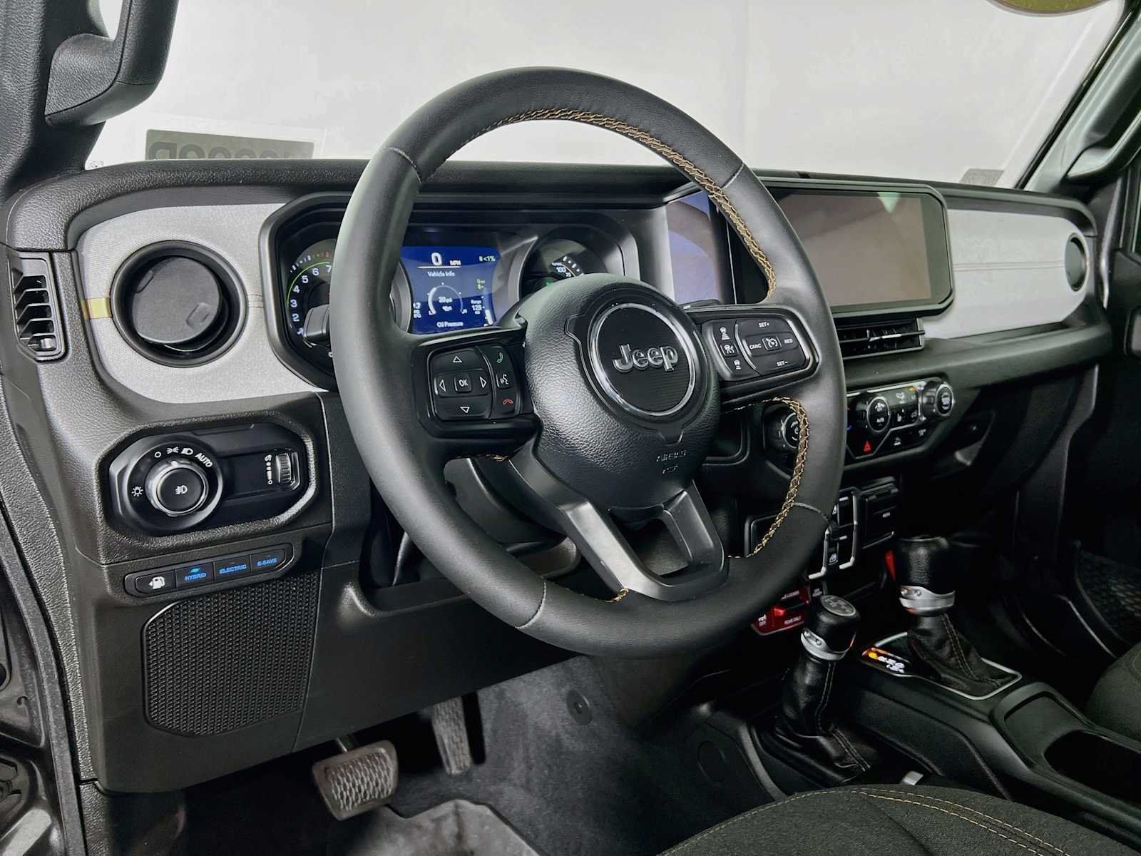 Used 2024 Jeep Wrangler Unlimited AWD/4WD image 9